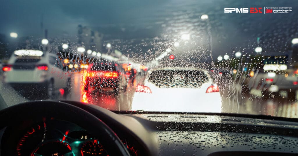 ทำไมฝนตกแล้วกระจกรถถึงเป็นฝ้า?